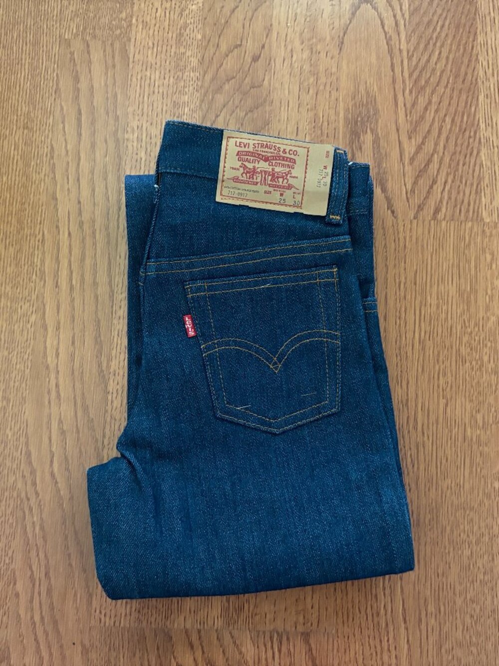 NEW 70s 80s Vintage Levis Straight Leg Denim 717-0917  Jeans 25 X 30 Made In USA